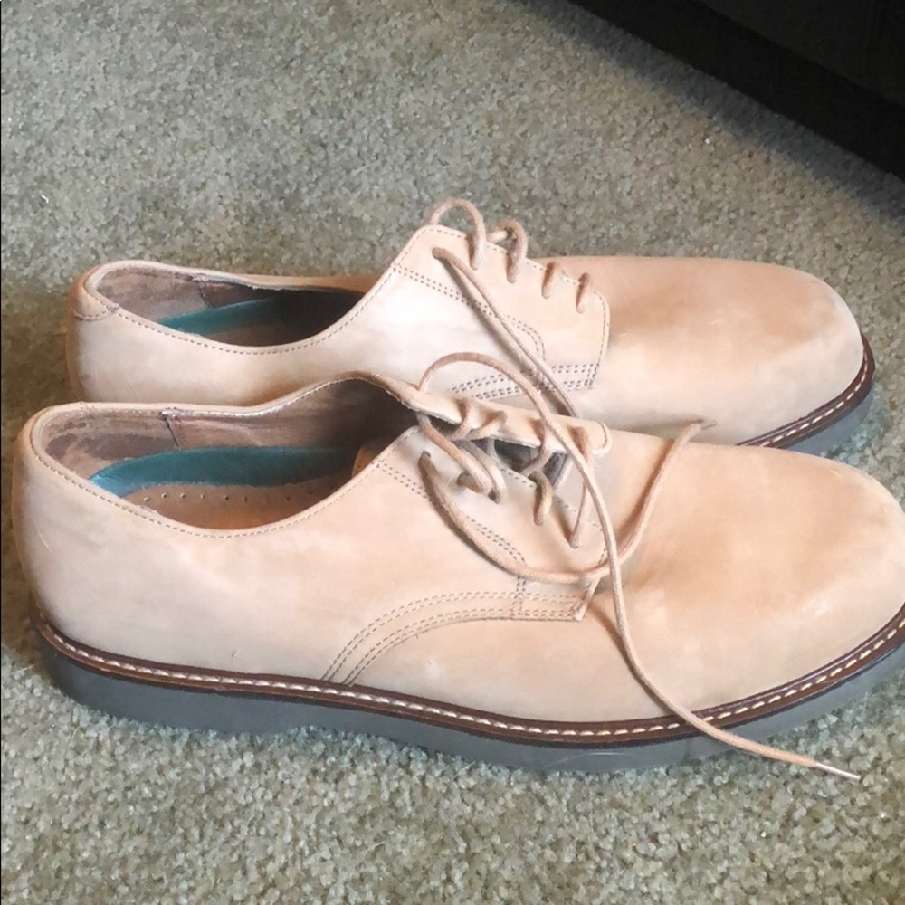 Tan leather dress shoes